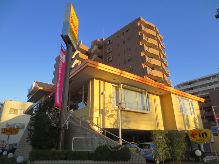 飲食店　デニーズ平塚見附町店（飲食店）まで558m
