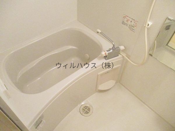 バス・シャワールーム　浴室乾燥機、追い焚き機能付きバス！