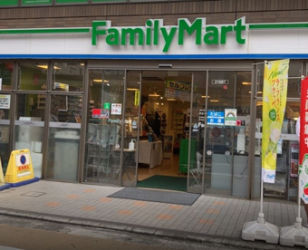 コンビニ　ファミリーマート 学芸大学駅西店（コンビニ）まで387m