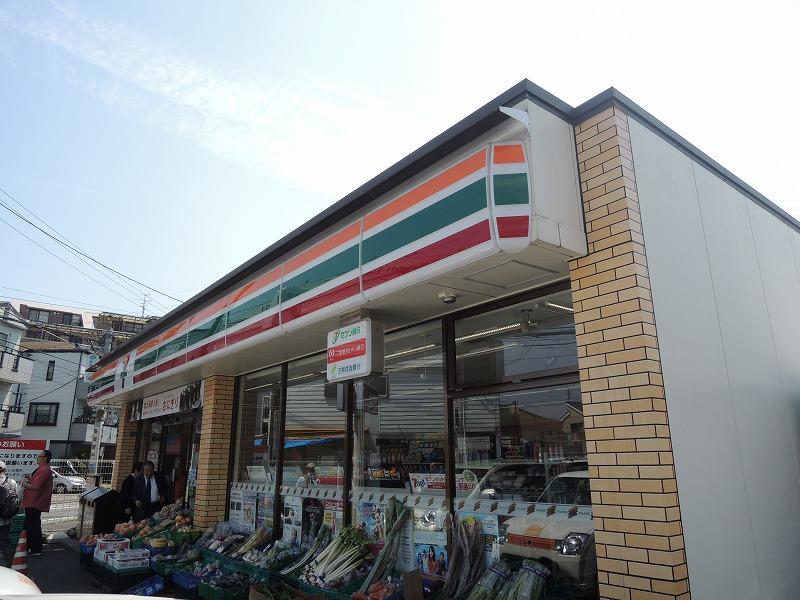 コンビニ　セブンイレブン（コンビニ）まで104m