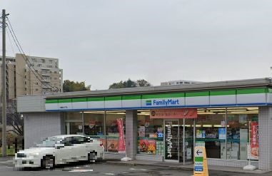 コンビニ　ファミリーマート（コンビニ）まで1082m