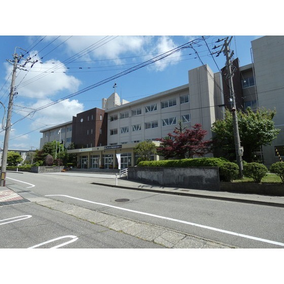 中学校　野々市市立野々市中学校（中学校）まで561m