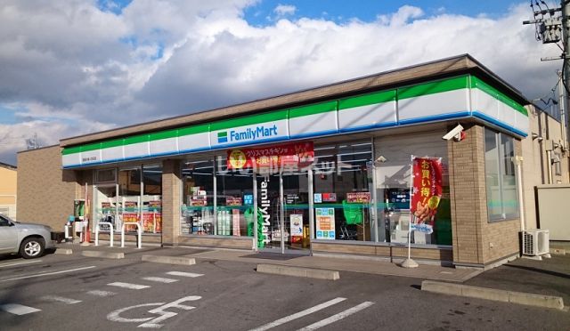 コンビニ　ファミリーマート西尾米津八百目店（コンビニ）まで92m