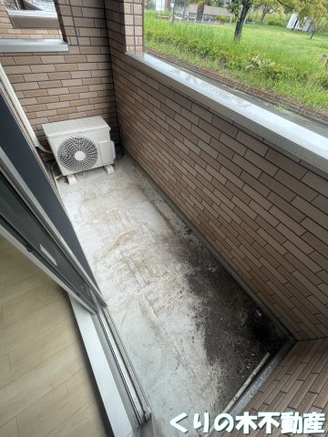 バルコニー　反転同タイプのお部屋です（現況を優先します）
