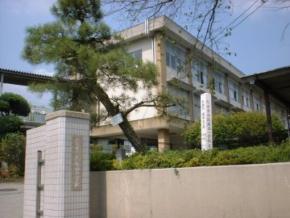 小学校　熊本市立託麻西小学校（小学校）まで530m