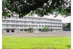 中学校　国立市立国立第三中学校（中学校）まで560m