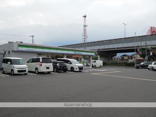 コンビニ　ファミリーマート（コンビニ）まで183m