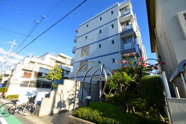 建物外観　安心のオートロック付きです♪