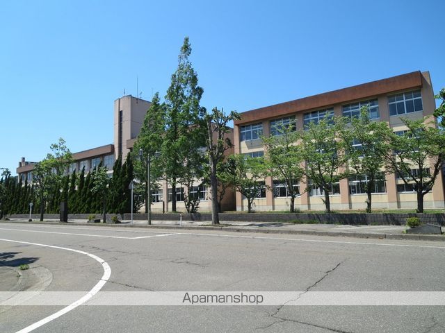 小学校　上越市小学校春日小学校（小学校）まで489m