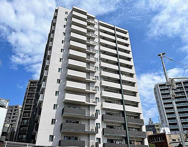 建物外観　オートロック完備