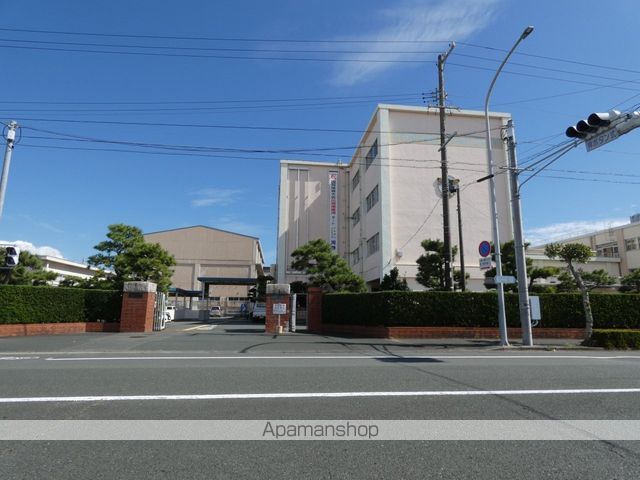高校・高専　新居高校（高校・高専）まで1251m