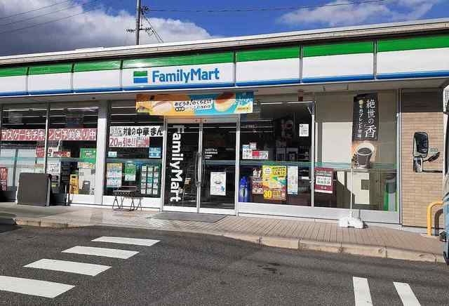 コンビニ　ファミリーマート（コンビニ）まで1200m