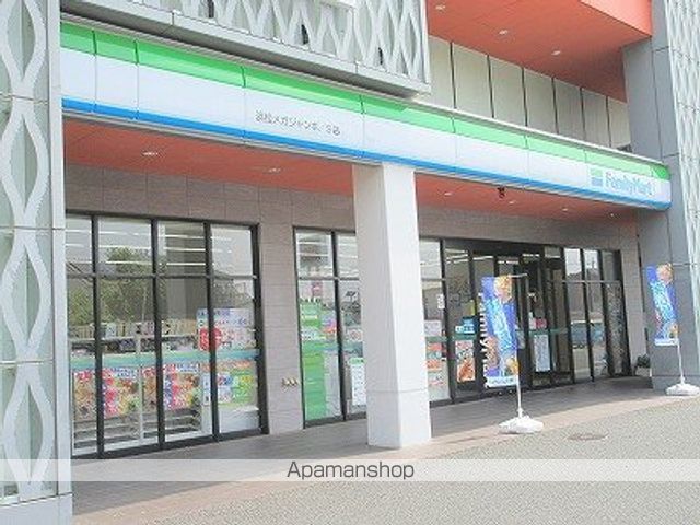 コンビニ　ファミリーマート（コンビニ）まで499m