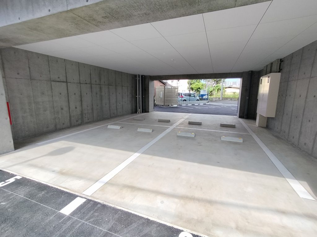駐車場　駐車場