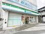 コンビニ　ファミリーマート 横須賀汐入駅前店（コンビニ）まで708m