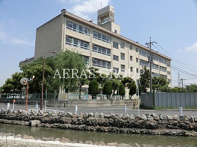 中学校　草加市立青柳中学校（中学校）まで661m