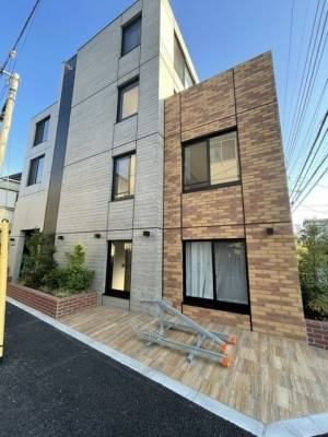 エントランス　弊社は都内全域の物件をご紹介可能です！