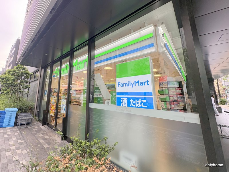 コンビニ　ファミリーマート ザロイヤルパークキャンバス大阪店（コンビニ）まで264m