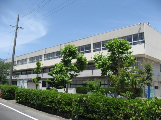 小学校　瑞穂市立穂積小学校（小学校）まで576m