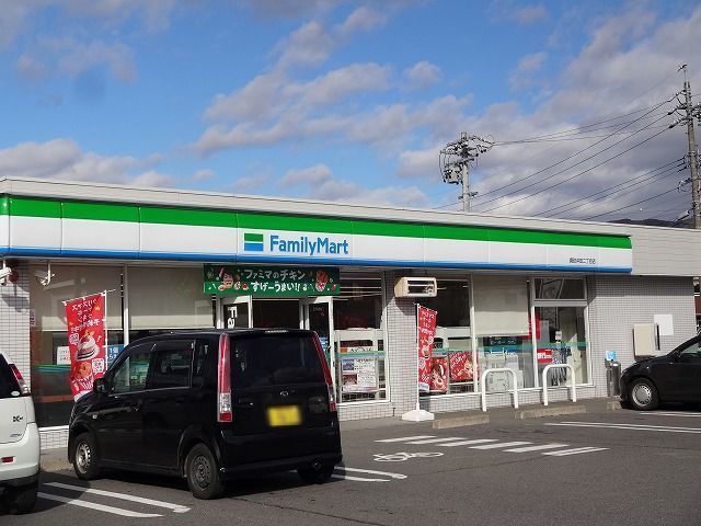 コンビニ　ファミリーマート諏訪沖田二丁目（コンビニ）まで750m