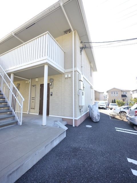 エントランス　★エントランス前に駐車場ございます★