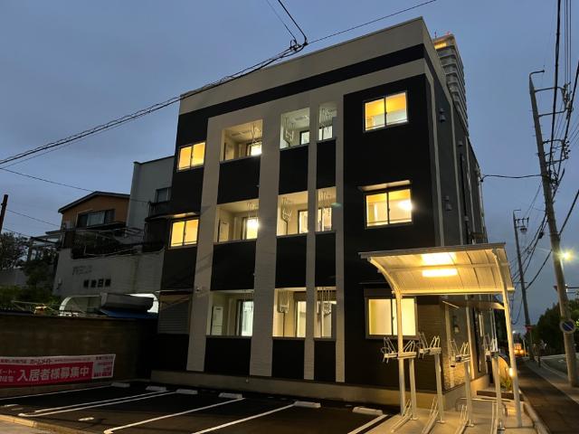 エントランス　外観写真（夜）