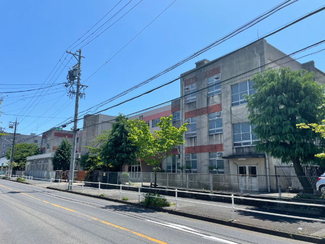 小学校　名古屋市立白金小学校（小学校）まで451m