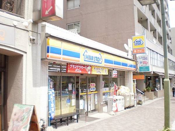コンビニ　ミニストップ覚王山駅前店（コンビニ）まで740m