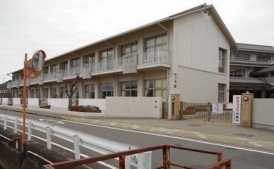 小学校　藤並小学校様（小学校）まで650m