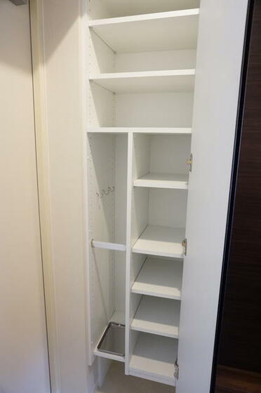 玄関　シューズボックス。４Ｆのお部屋の写真です。現況優先。