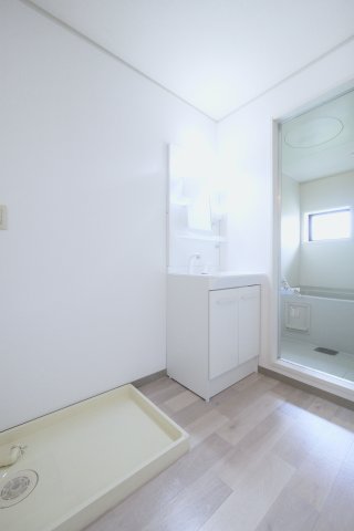 洗面設備　※写真は別の部屋のものです。