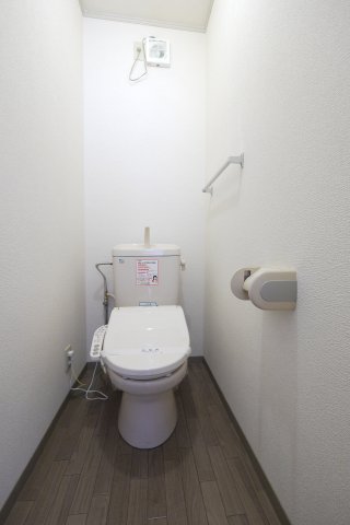 トイレ　※写真は別の部屋のものです。