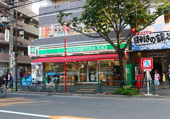 コンビニ　ローソンストア１００練馬旭丘一丁目店（コンビニ）まで376m