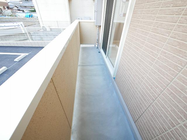 バルコニー　お洗濯にも便利なバルコニー付き