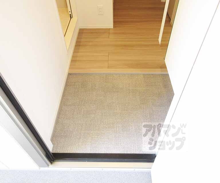 玄関　玄関はコチラです