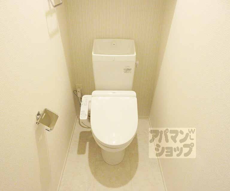 トイレ　勿論ウォシュレット付き