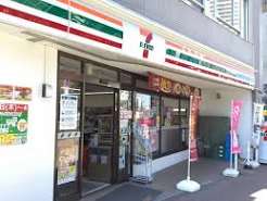 コンビニ　セブンイレブン東中野駅南店（コンビニ）まで66m