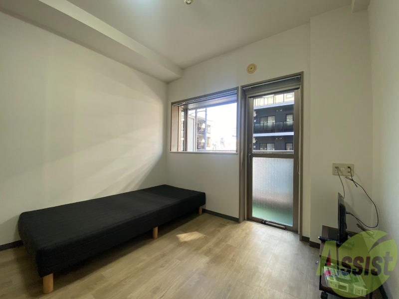 その他部屋・スペース　木目のフローリングが落ち着くお部屋ですね。