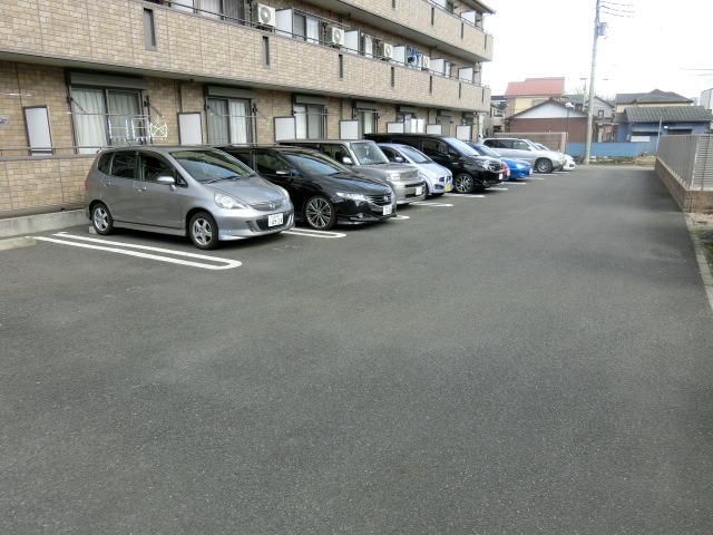 駐車場　敷地内駐車場