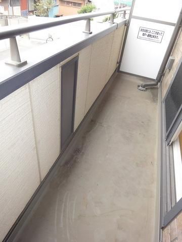 バルコニー　広々バルコニー