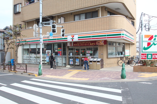 コンビニ　セブンイレブン（コンビニ）まで683m