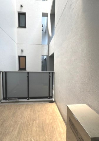 バルコニー　外からの目が気にならないバルコニーで洗濯物が干せます