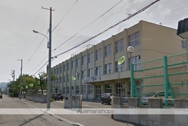小学校　新琴似緑小（小学校）まで493m