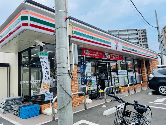 コンビニ　セブンイレブン（コンビニ）まで183m