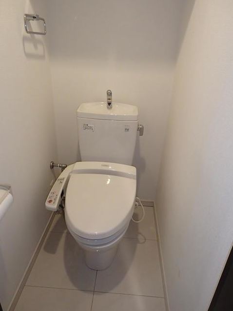 トイレ　ウォシュレット付き