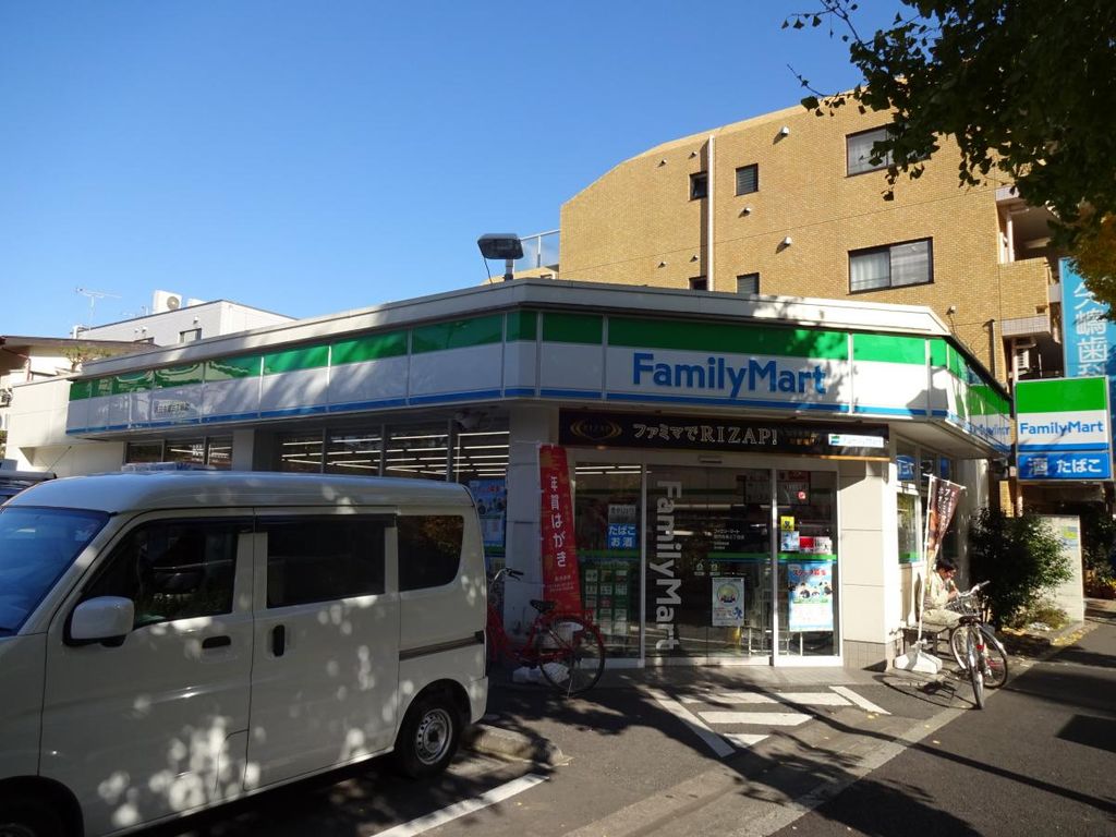 コンビニ　ファミリーマート高円寺南三丁目店（コンビニ）まで90m
