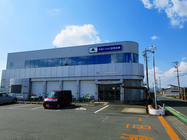 銀行　浜松磐田信用金庫都田支店（銀行）まで1904m