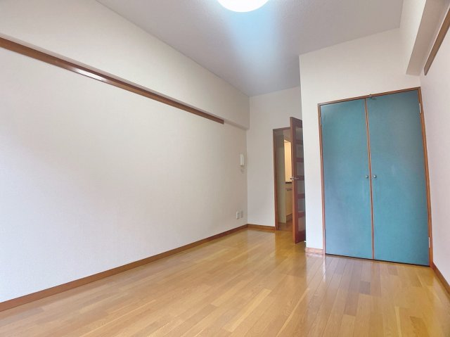 居室・リビング　※このお写真は同物件の別のお部屋のお写真です。現状優先