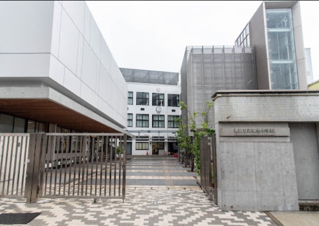 小学校　港区立高輪台小学校（小学校）まで397m