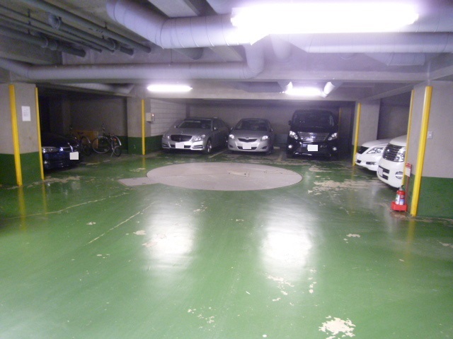 駐車場　★敷地内駐車場★（空き状況・使用料等詳細はご確認下さい）